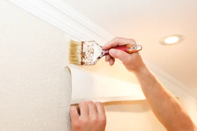 Pose de papier peint à Saurat — revêtements muraux et toiles de verre